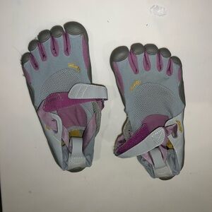 Vibram FiveFingers Gray and Purple Toe Shoes size 38